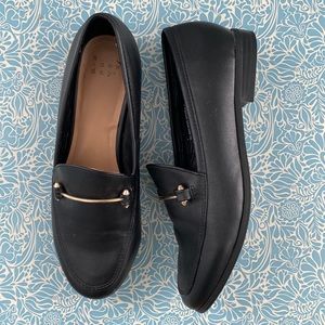 A NEW DAY. Women’s loafer in size 7.